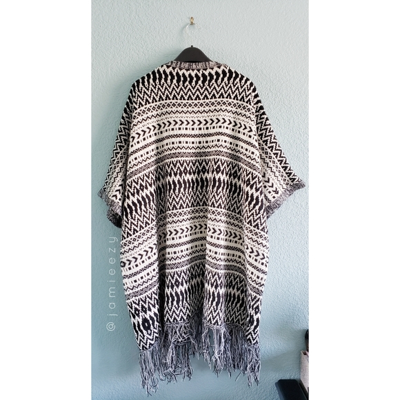 Harlowe & Graham | Fringe Trim Open Front Cardigan - Picture 6 of 9